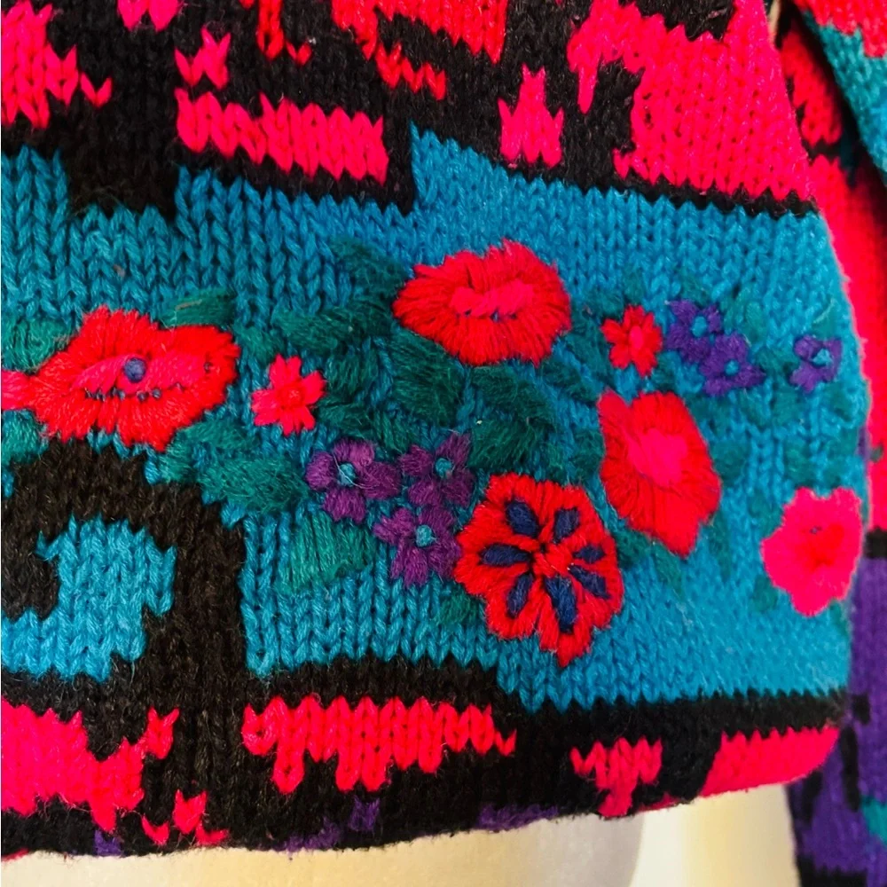 Vintage 80s Needleworks Sz L Floral Hand Knit Women's Sweater - Picture 5 of 10